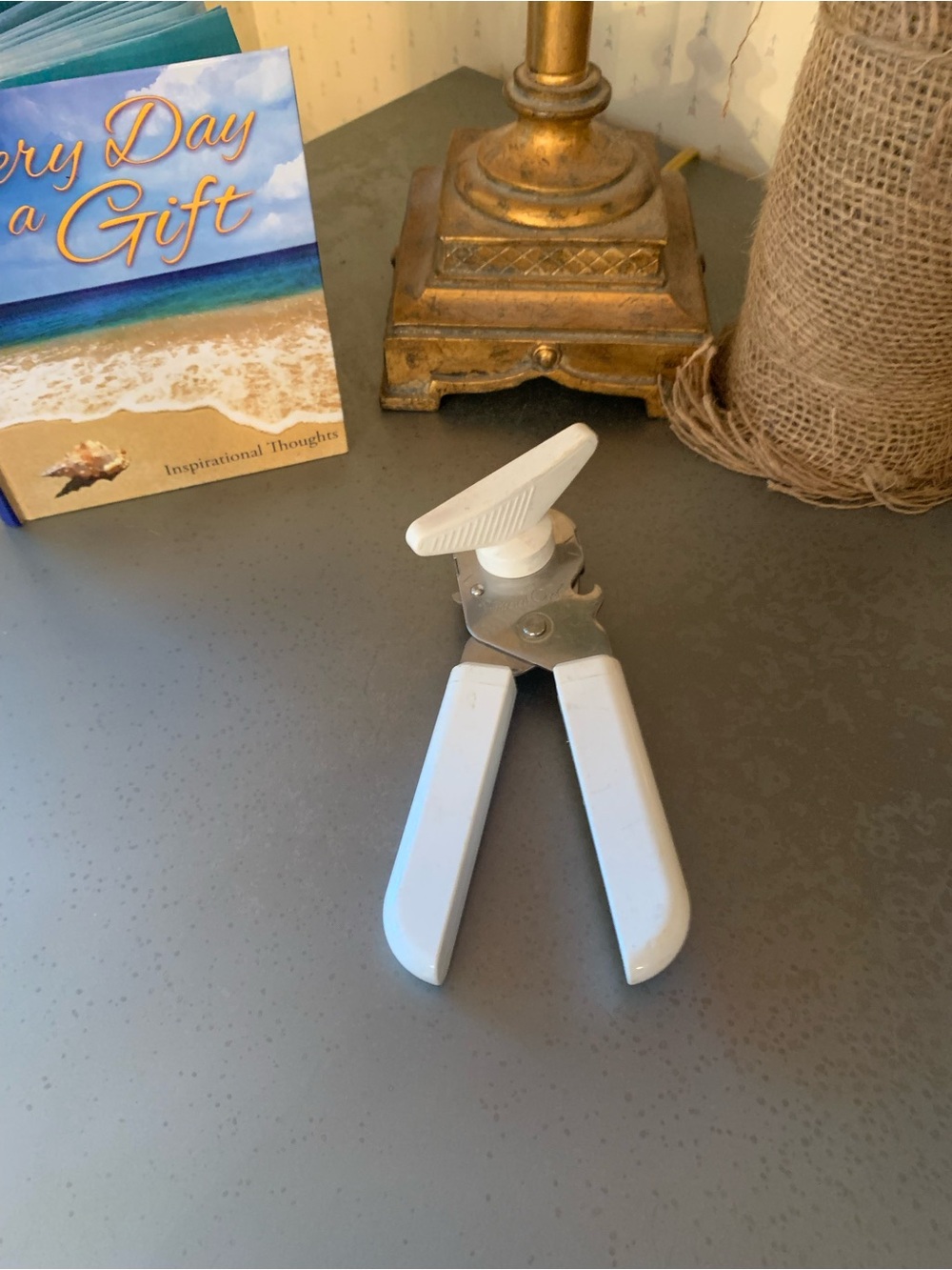 The Pampered Chef safety smooth edge, manual WHITE and SILVER can opener.